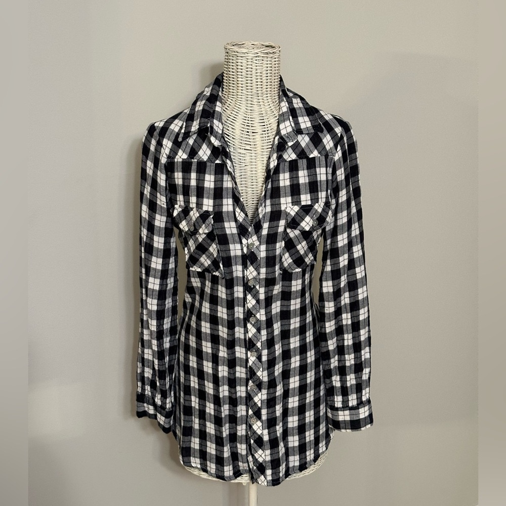 Women’s plaid top, size M